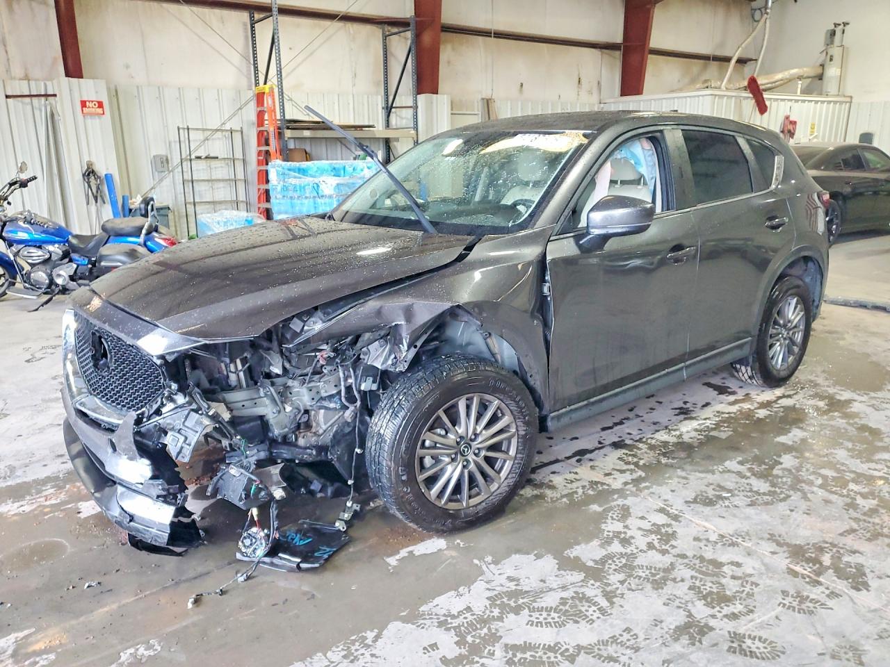 Salvage Mazda Cx Image