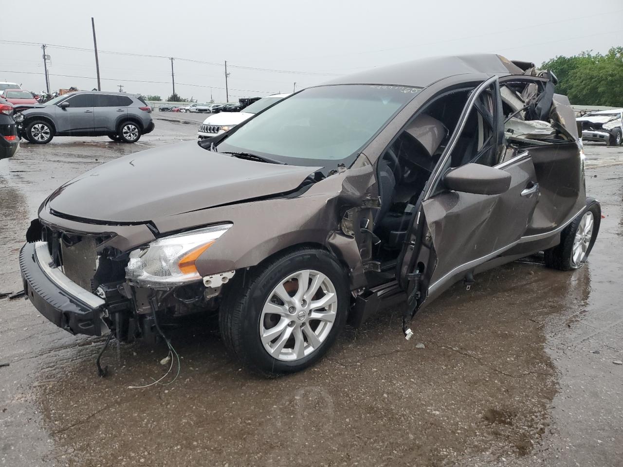 Salvage Nissan Altima Image