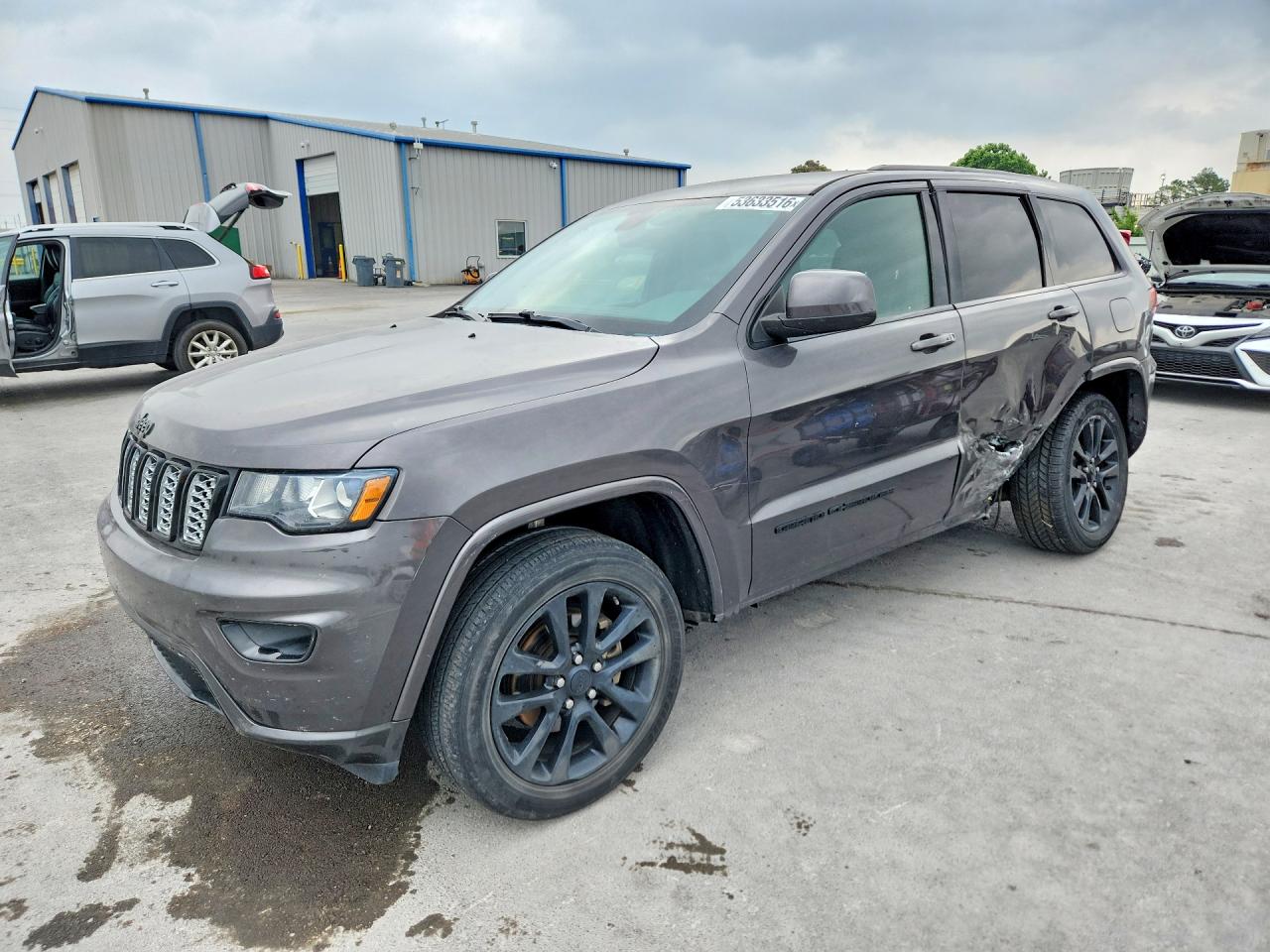Salvage Jeep Grand Cherokee Image