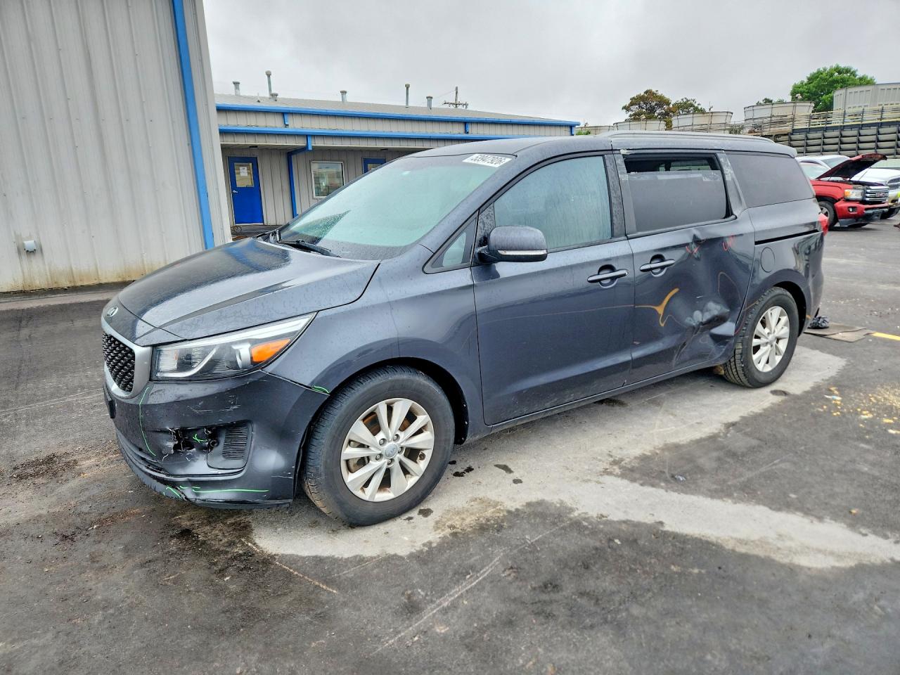 Salvage Kia Sedona Image