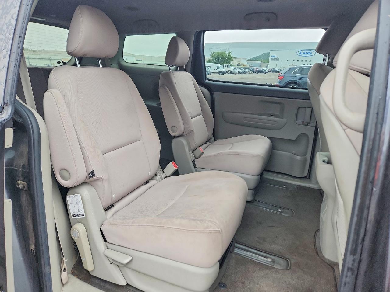 Kia Sedona Lx