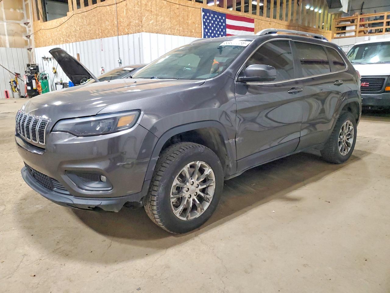 Salvage Jeep Grand Cherokee Image