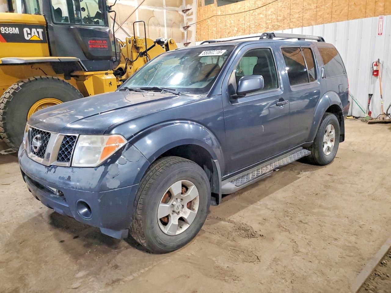 Salvage Nissan Pathfinder Image