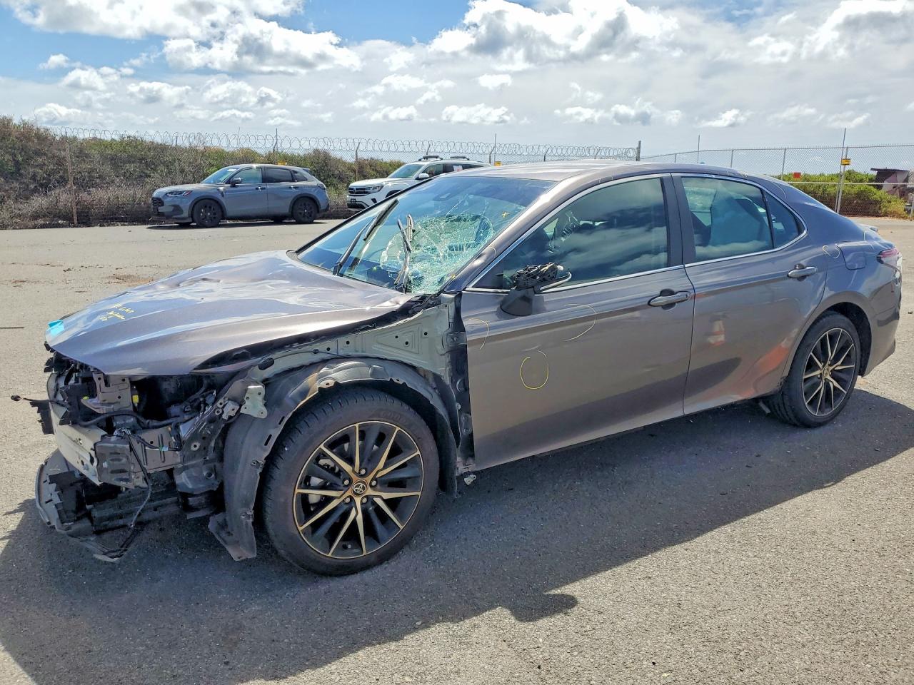 Salvage Toyota Camry Image