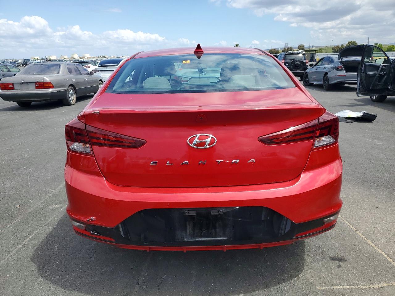 Hyundai ELANTRA Sel