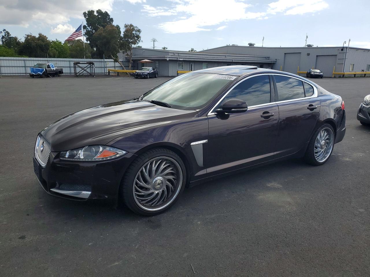 Salvage Jaguar XF Image