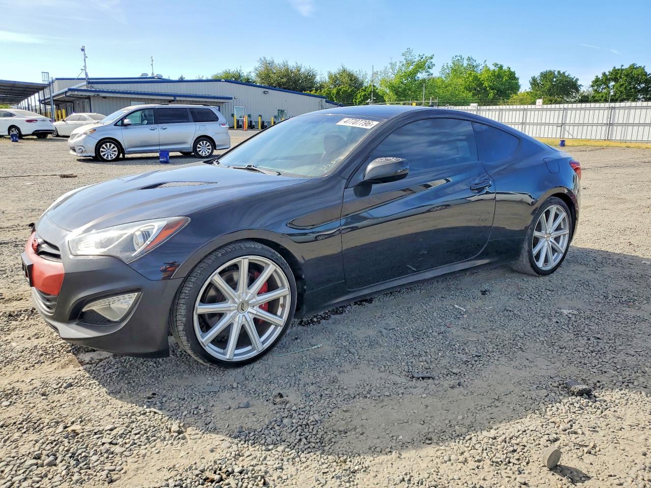 Salvage Hyundai Genesis Image