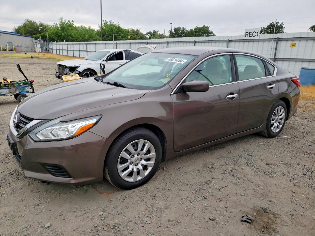 Salvage Nissan Altima Image