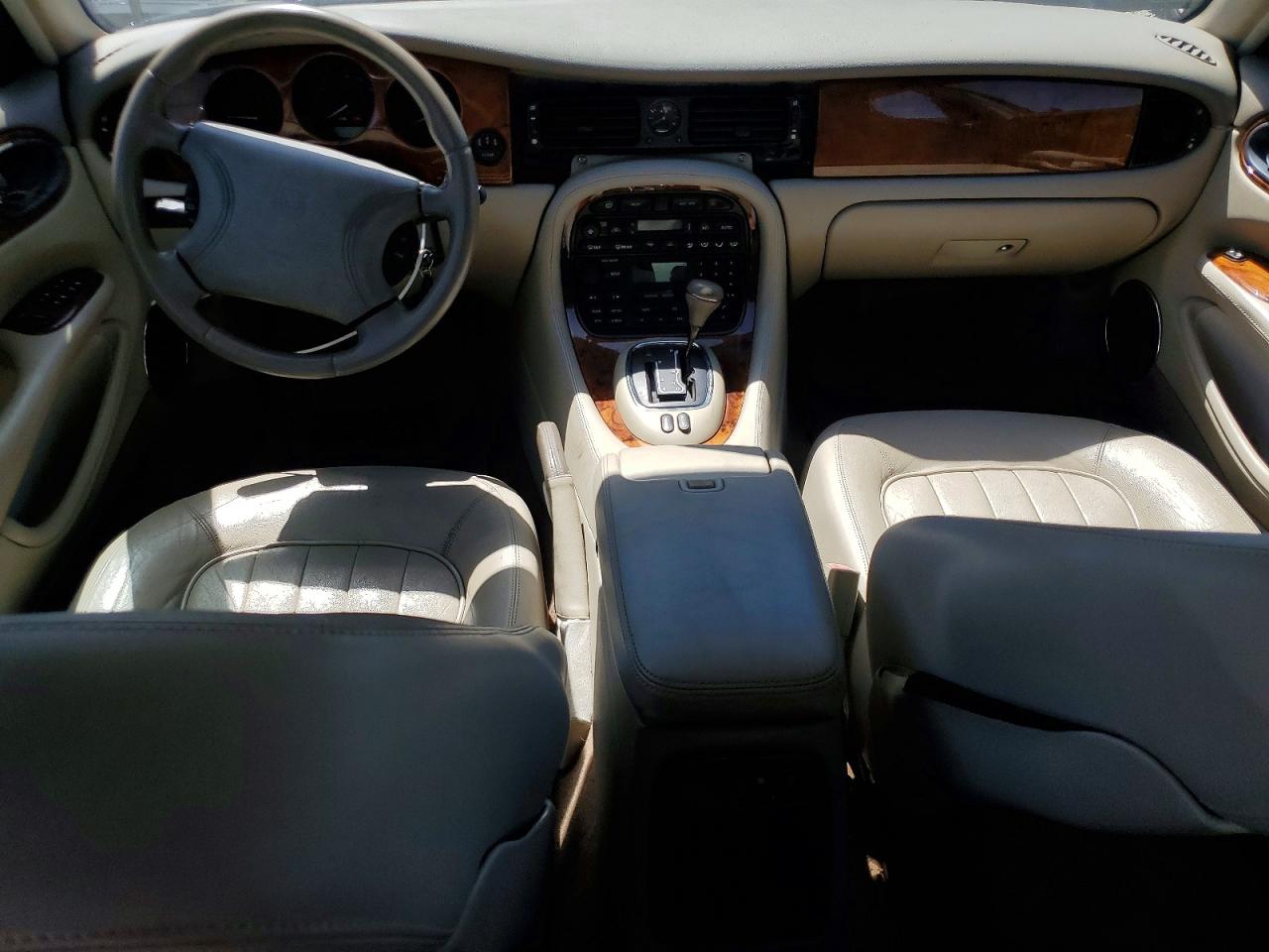 Jaguar Xj8