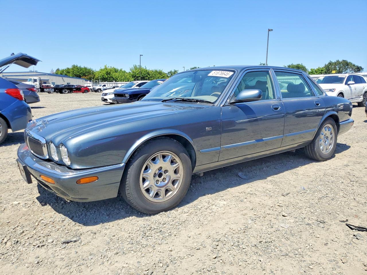 Salvage Jaguar Xj8 Image
