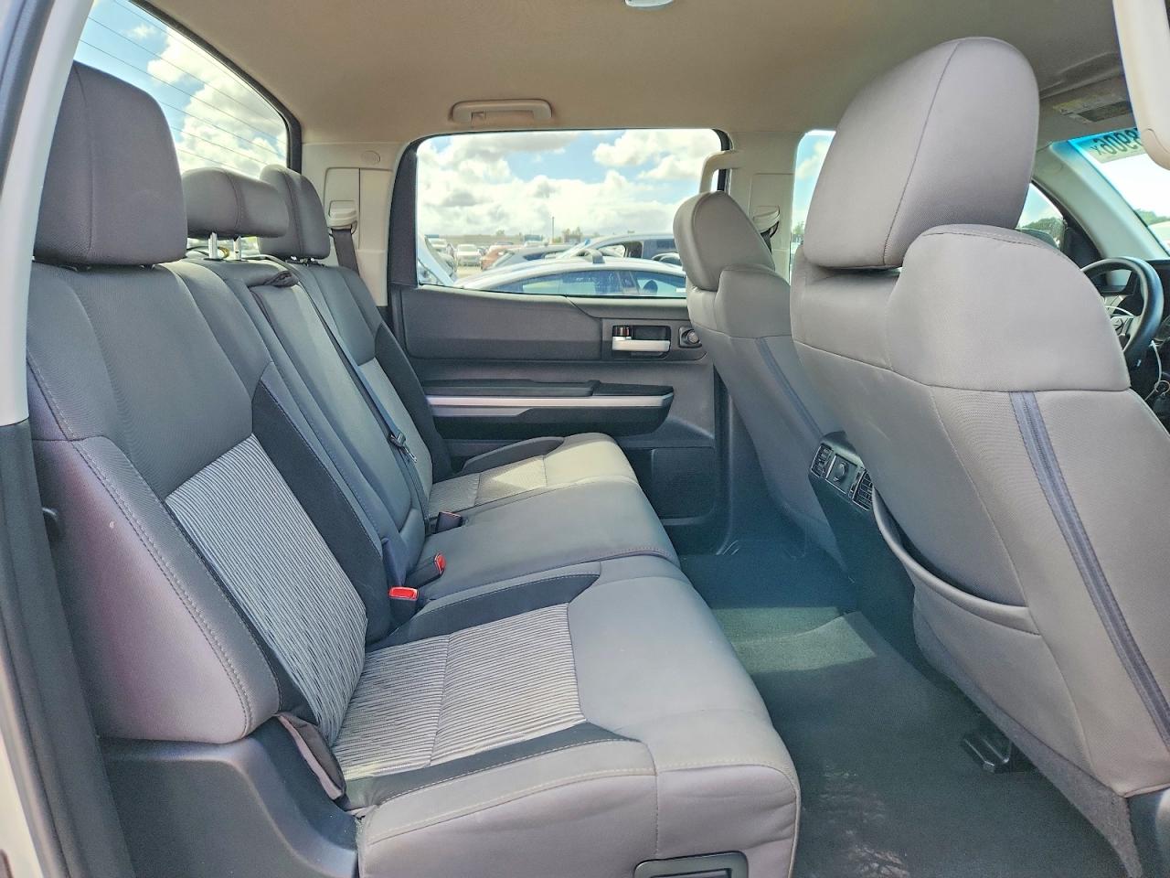 Toyota Tundra Crewmax Sr5