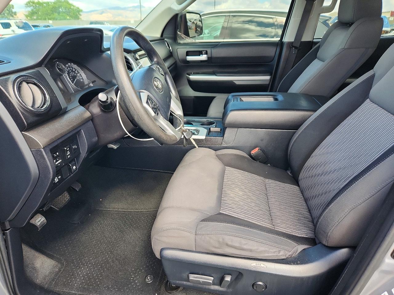 Toyota Tundra Crewmax Sr5