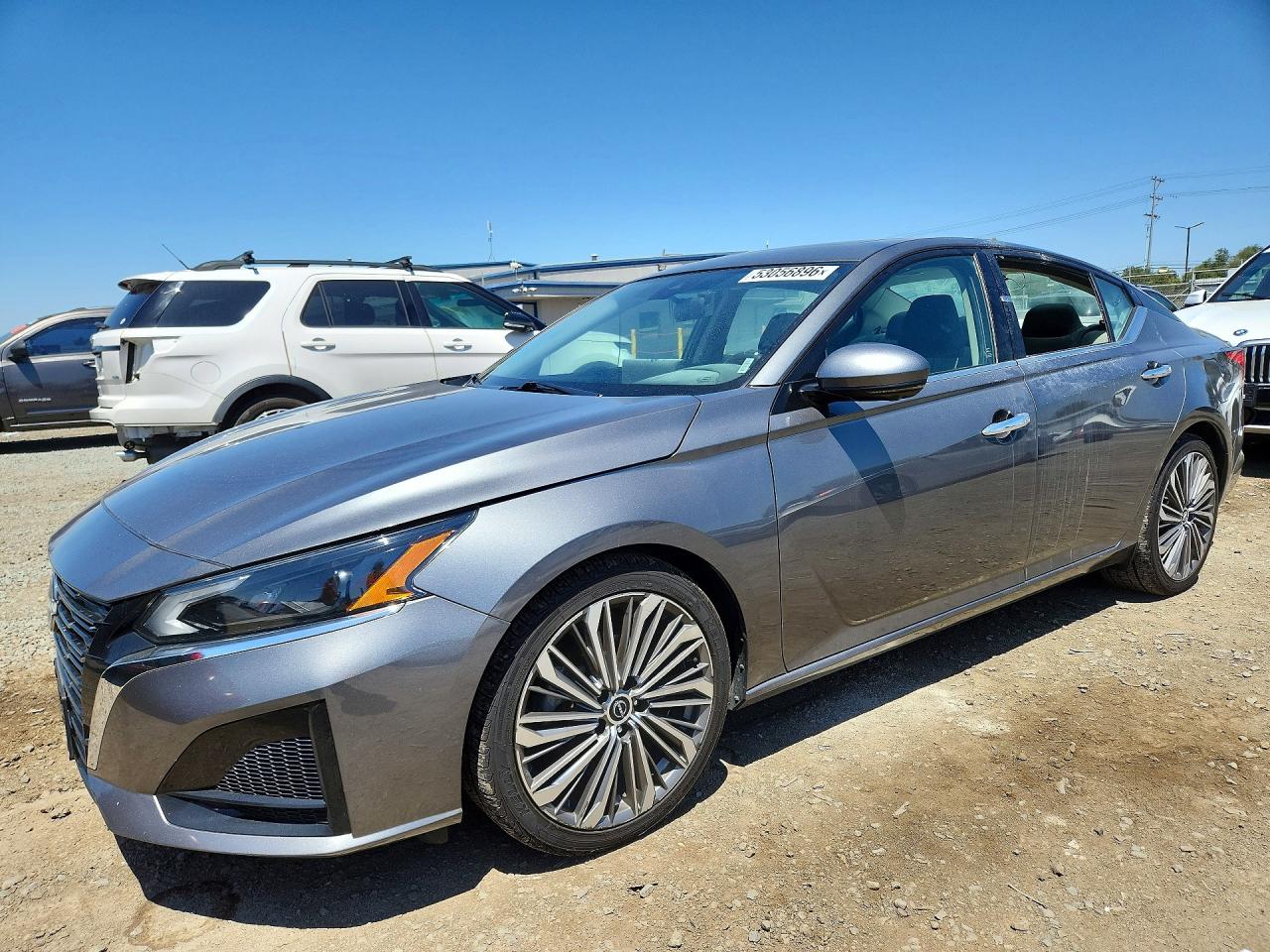 Salvage Nissan Altima Image