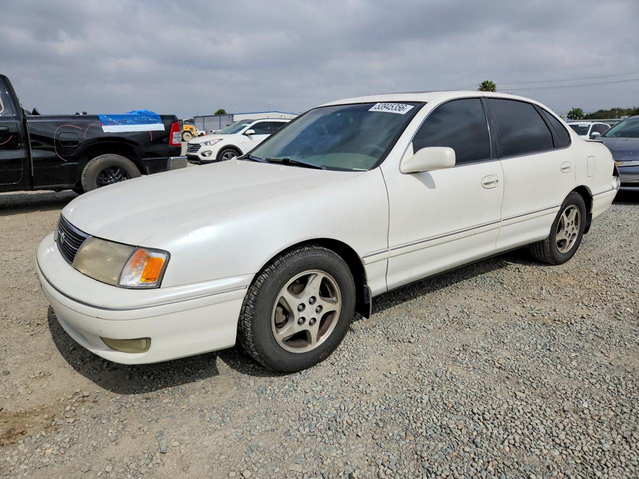 Salvage Toyota Avalon Image