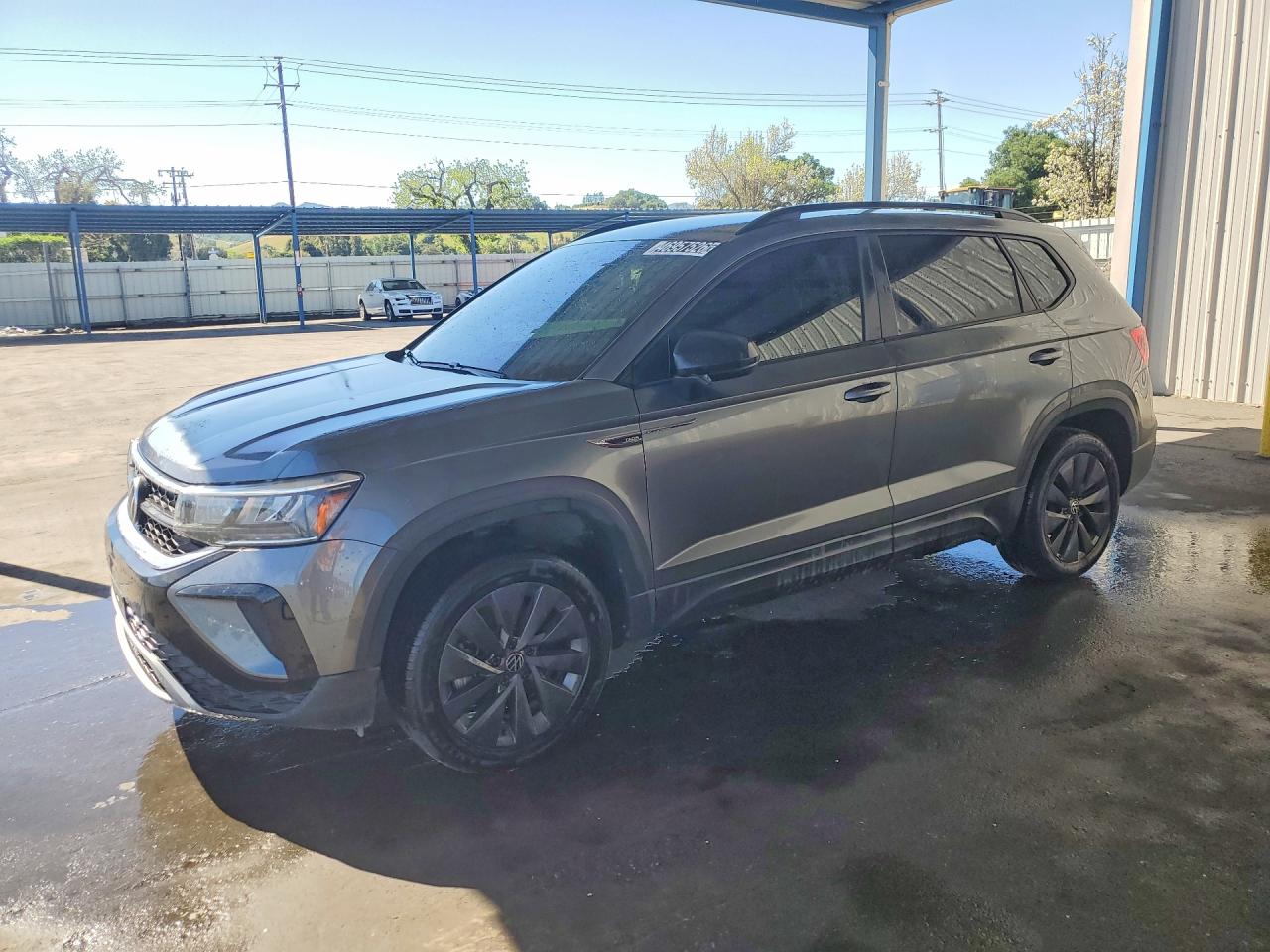 Salvage Volkswagen Taos Image
