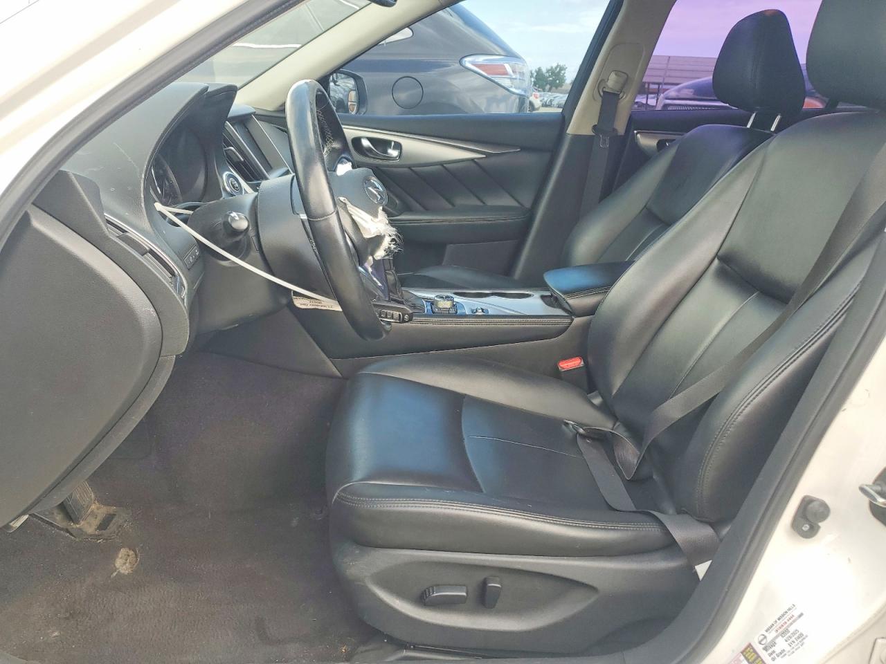 INFINITI Q50 Luxe