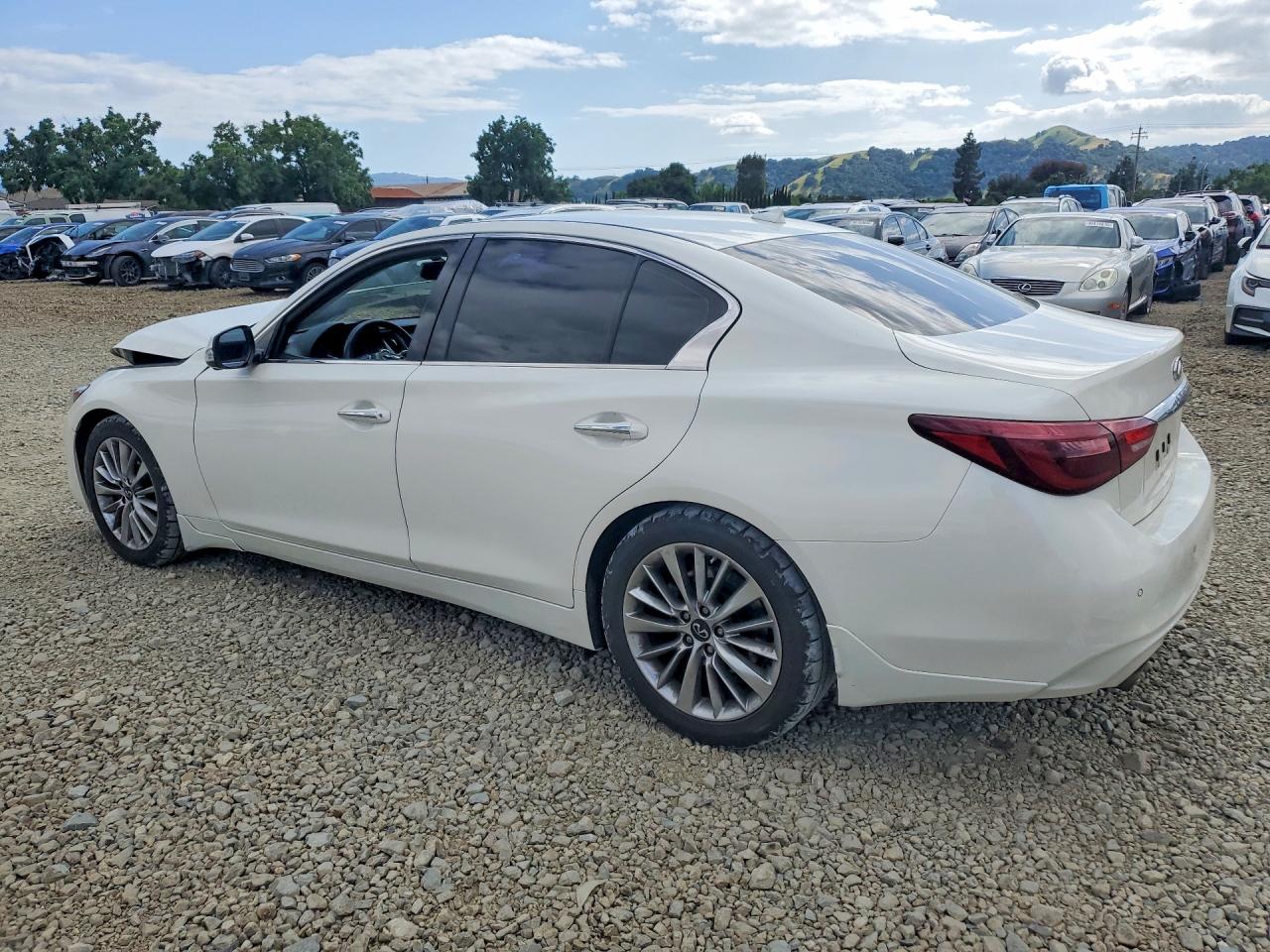 INFINITI Q50 Luxe