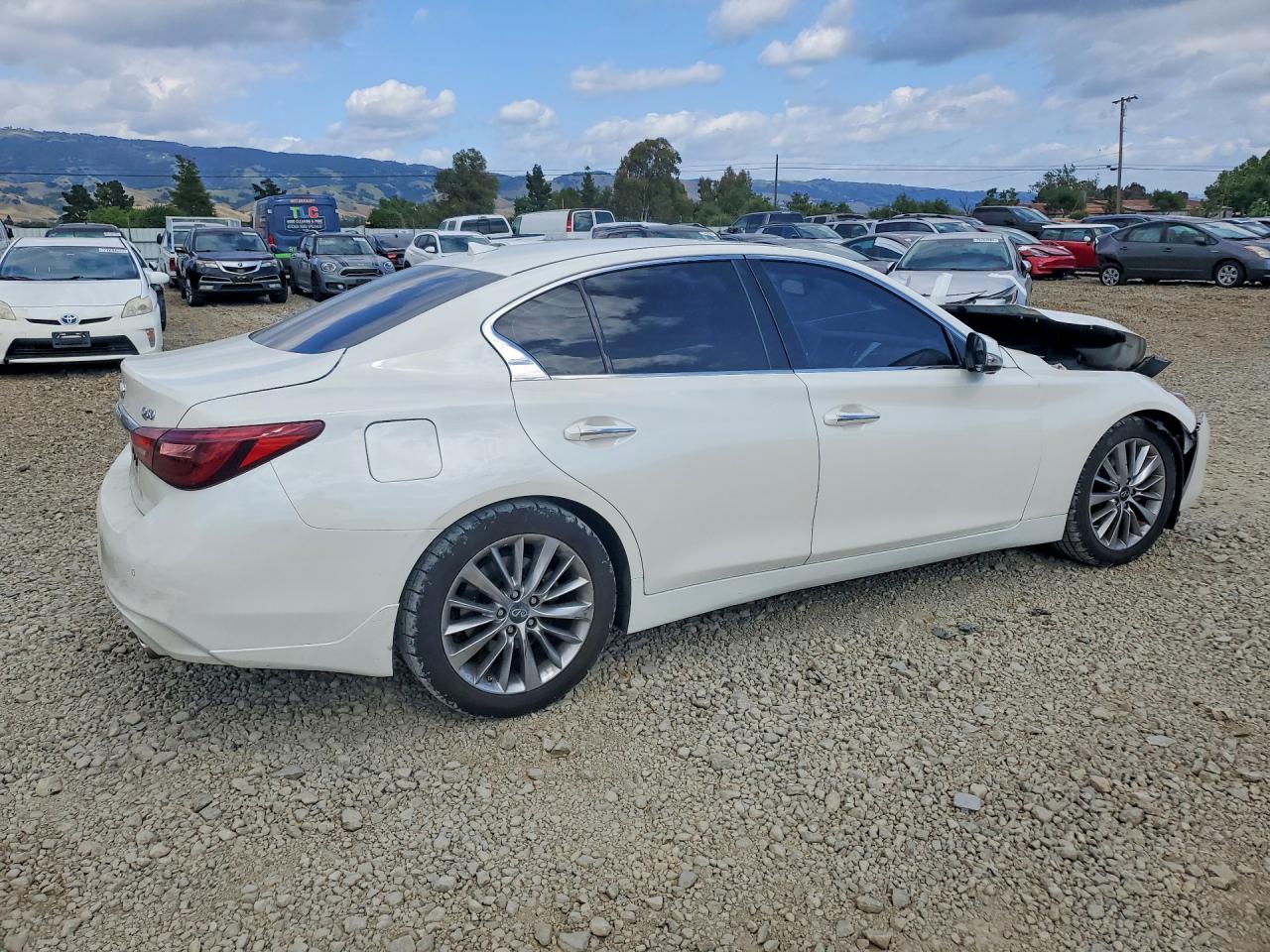 INFINITI Q50 Luxe