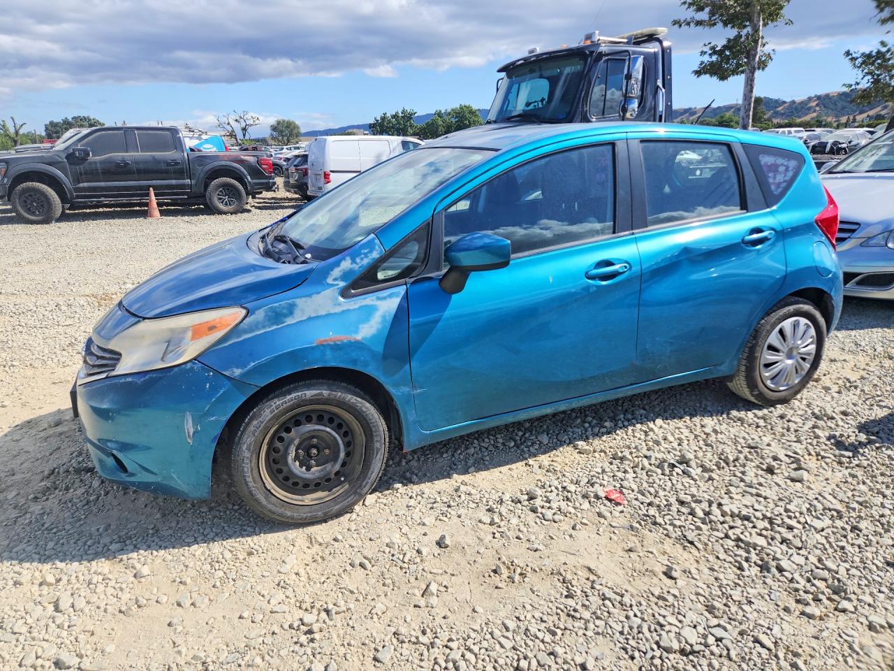 Salvage Nissan Versa Image
