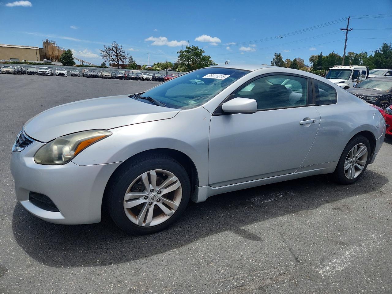 Salvage Nissan Altima Image