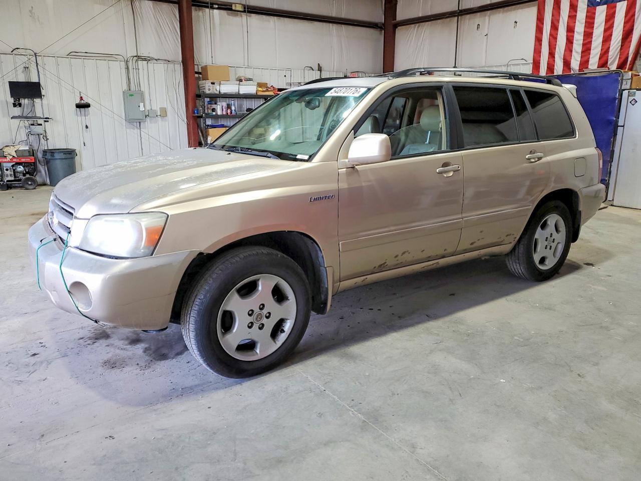 Salvage Toyota Highlander Image