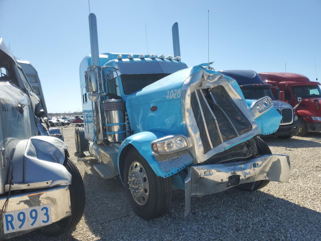 Salvage Peterbilt 389 Image
