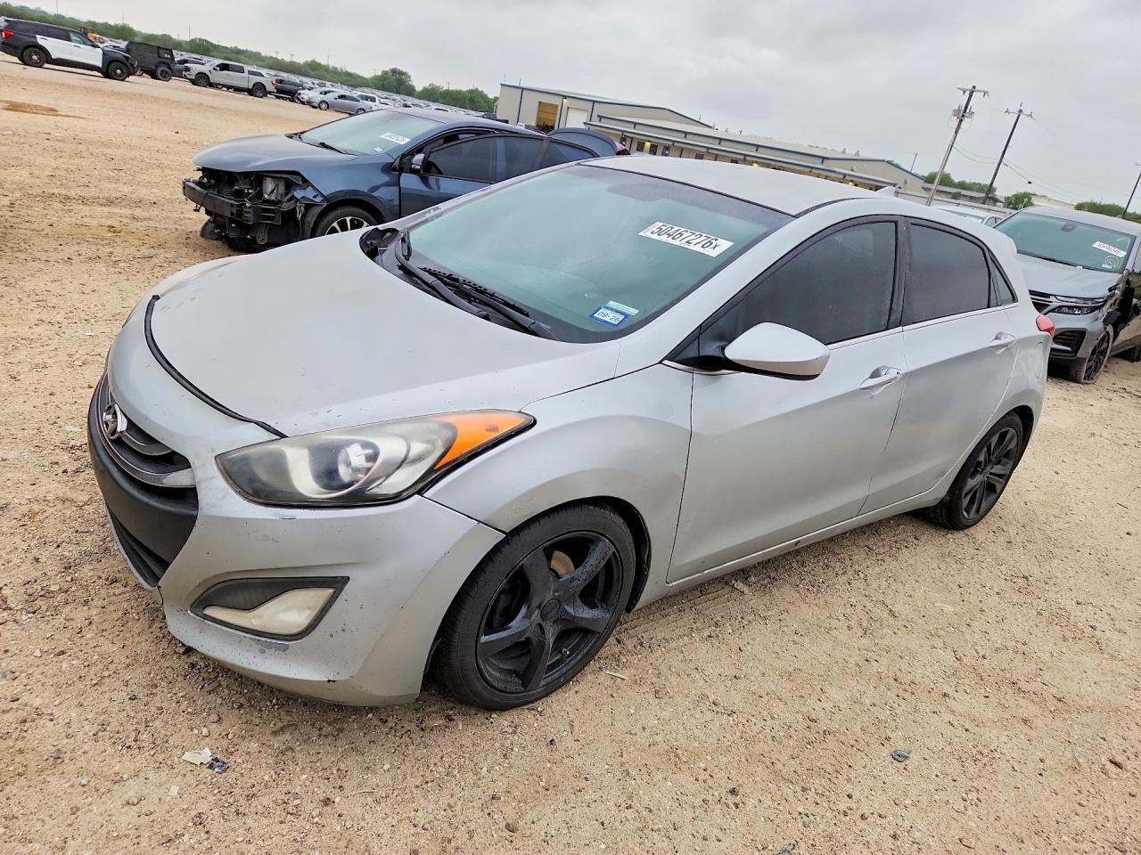 Salvage Hyundai ELANTRA Image