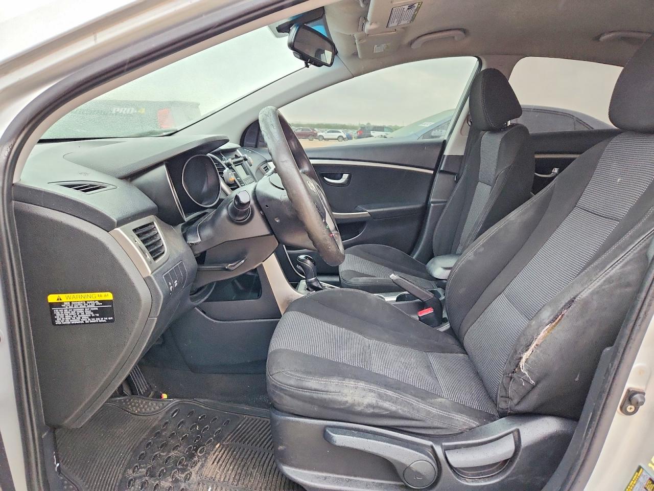 Hyundai ELANTRA Base