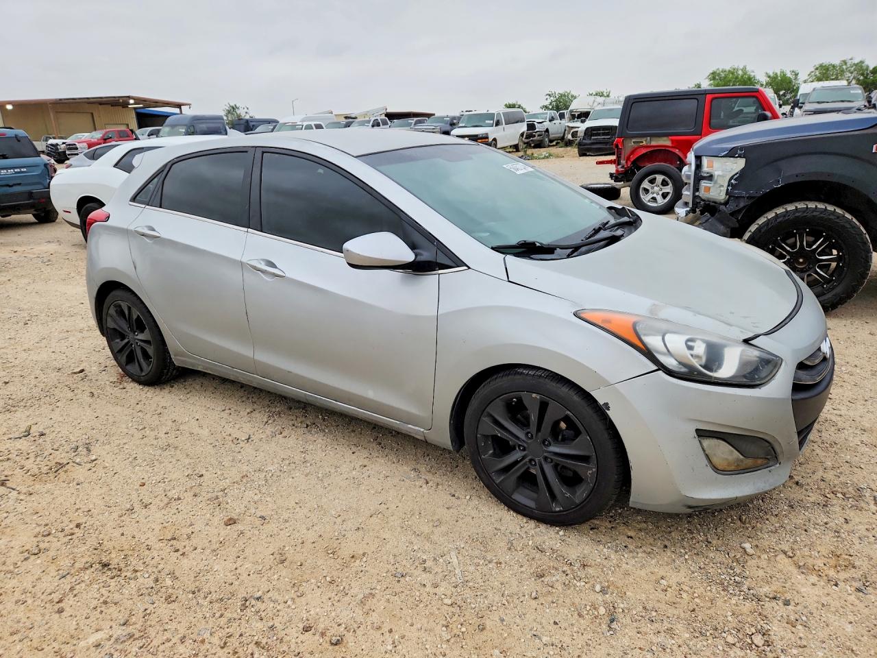 Hyundai ELANTRA Base