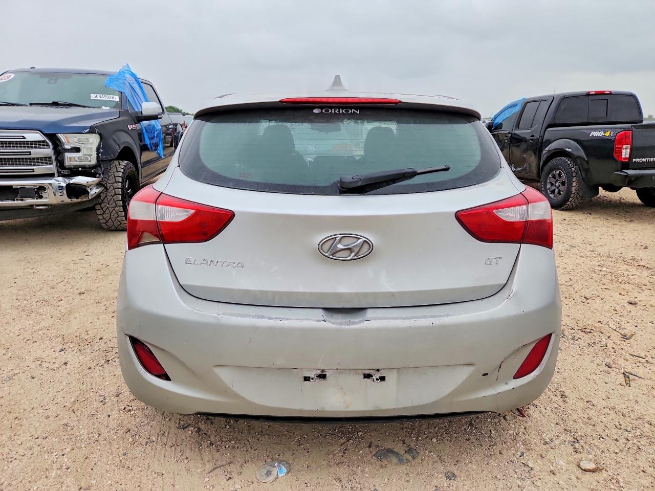 Hyundai ELANTRA Base