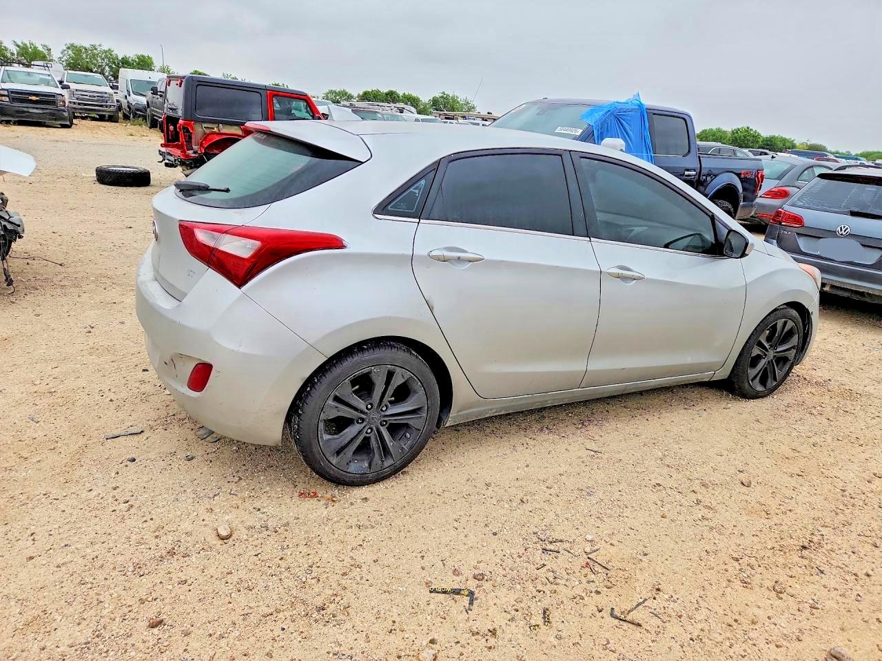 Hyundai ELANTRA Base