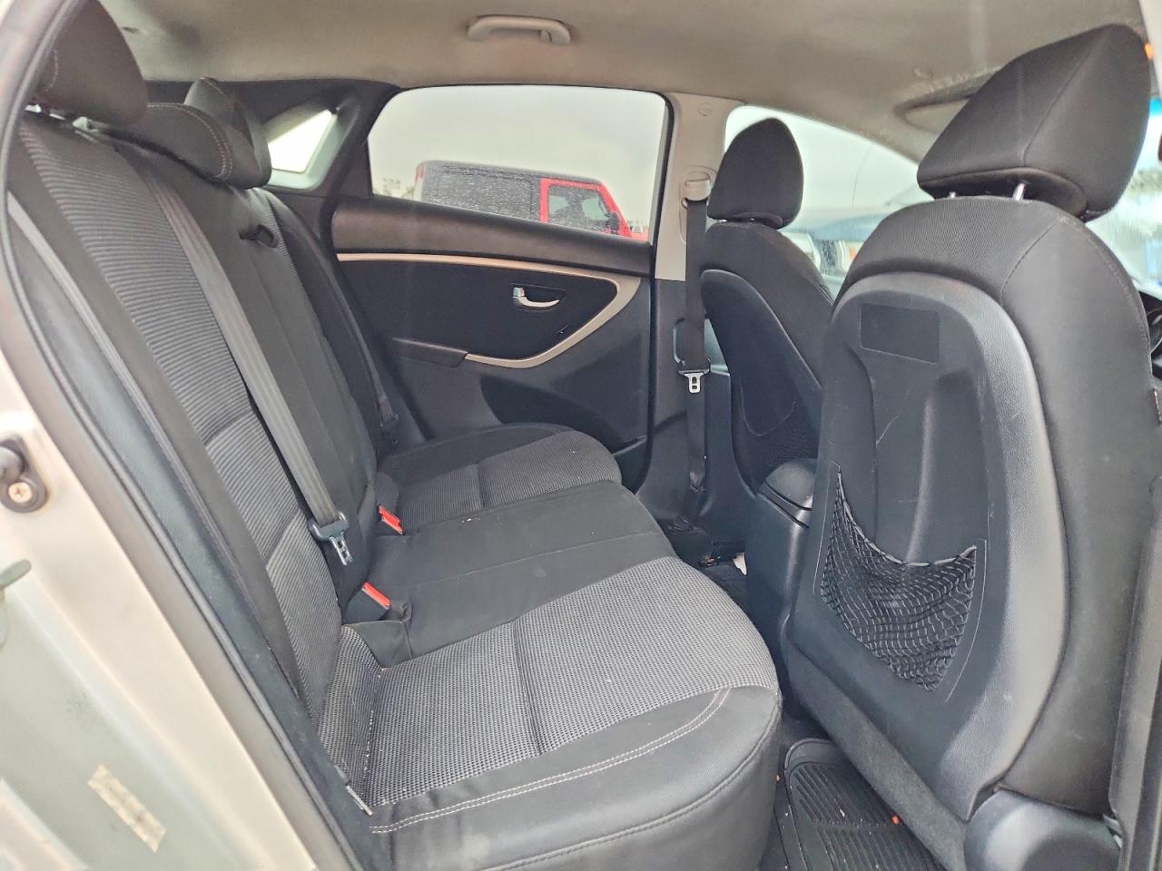Hyundai ELANTRA Base