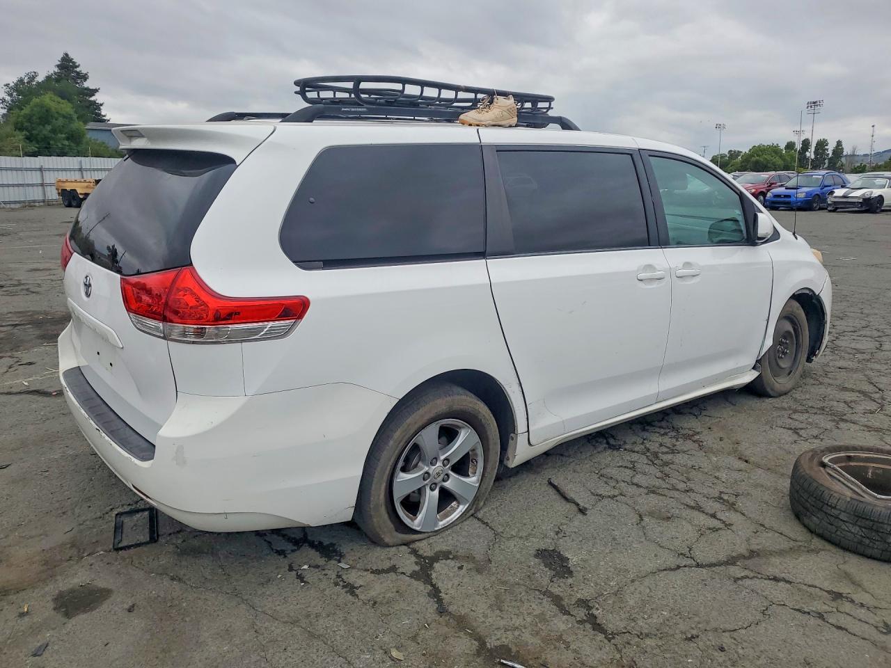 Toyota Sienna Le 8-passenger