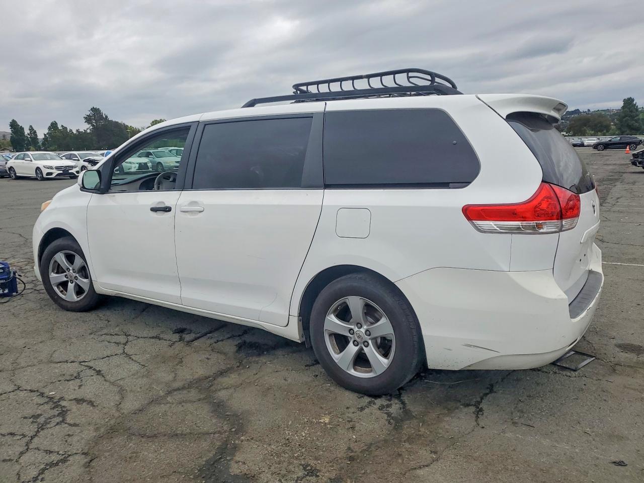 Toyota Sienna Le 8-passenger