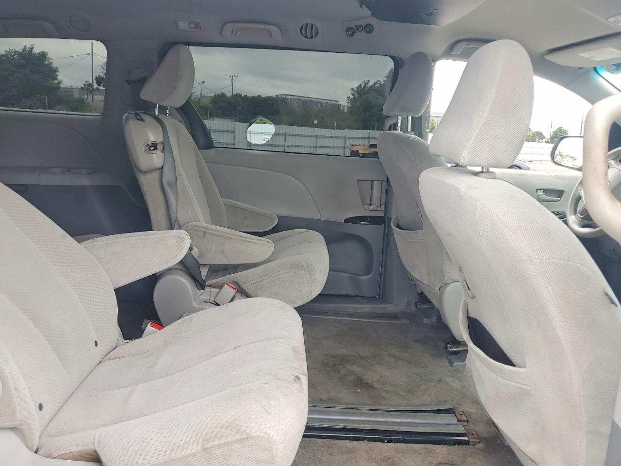 Toyota Sienna Le 8-passenger