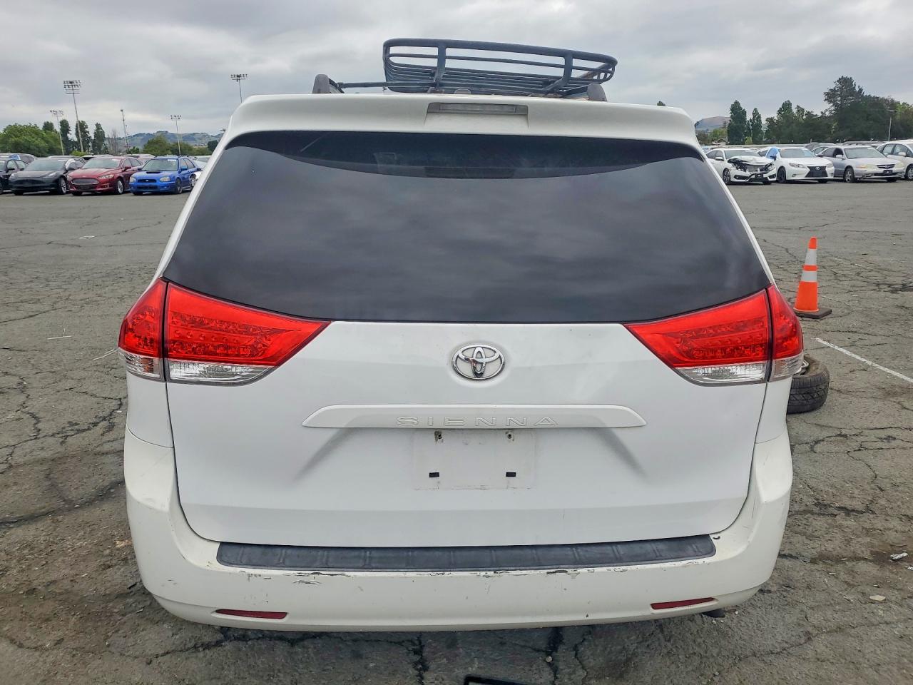 Toyota Sienna Le 8-passenger
