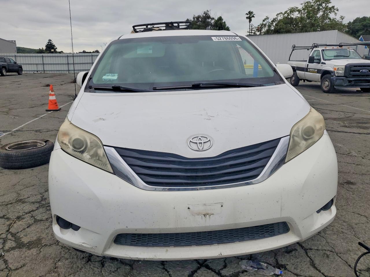 Toyota Sienna Le 8-passenger