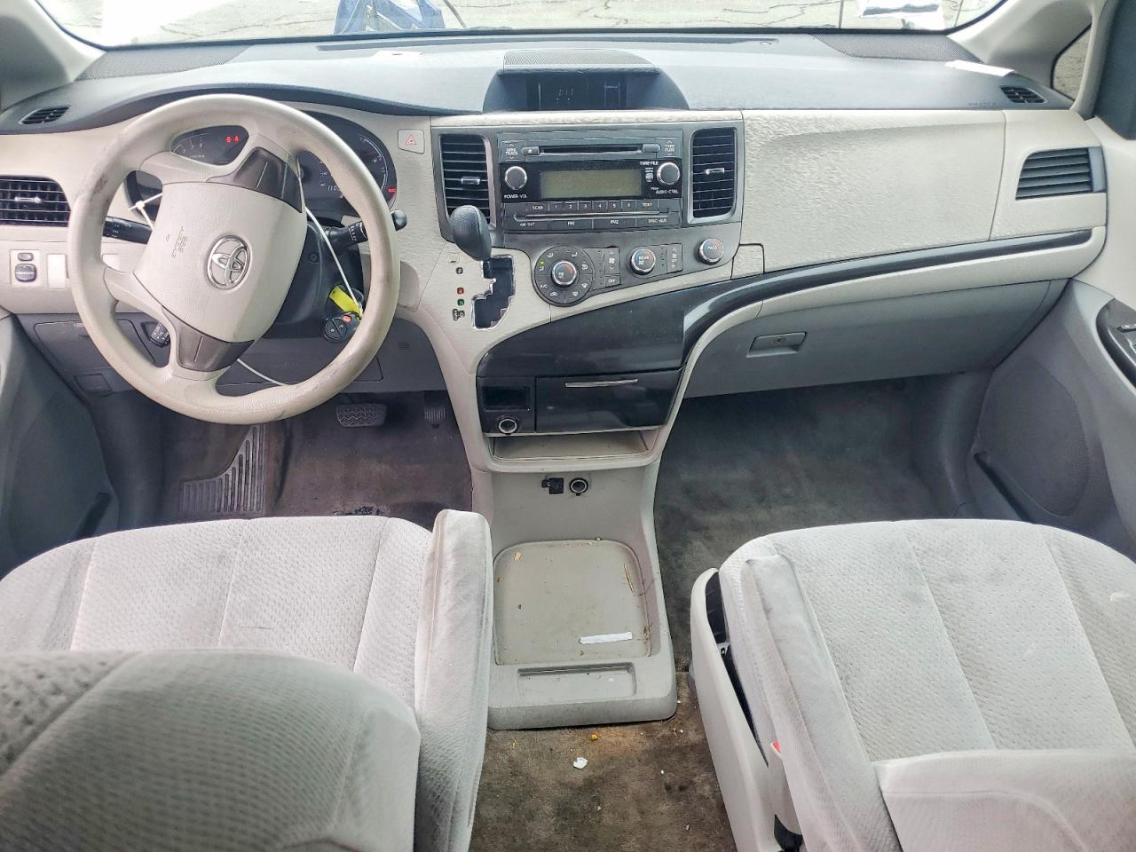 Toyota Sienna Le 8-passenger