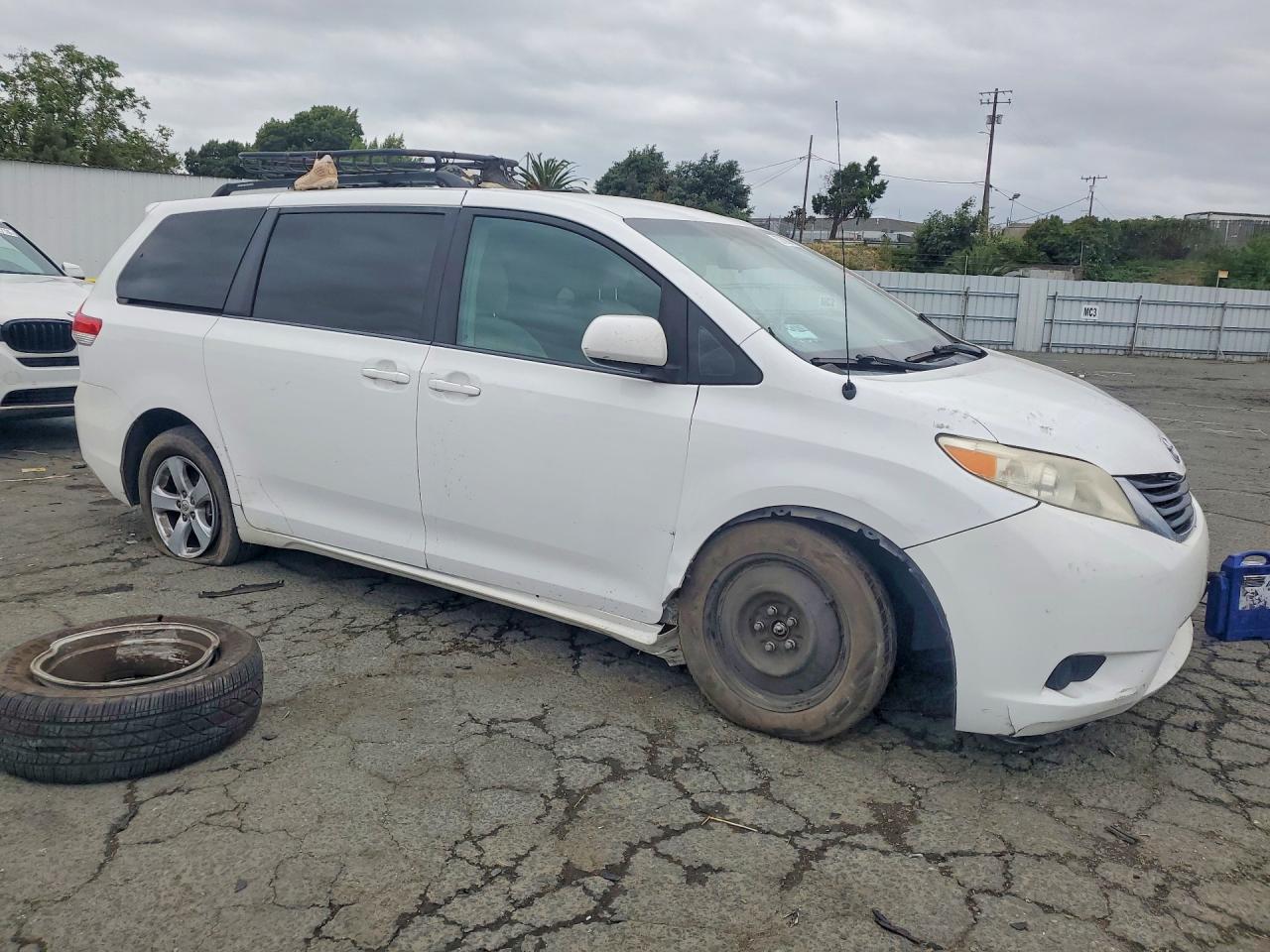 Toyota Sienna Le 8-passenger