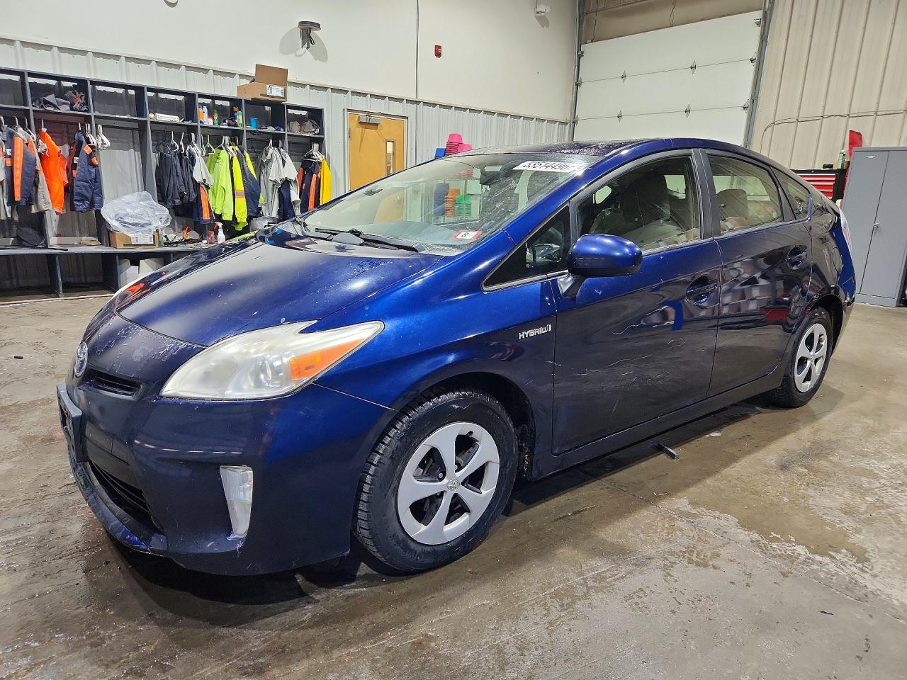 Salvage Toyota Prius Image