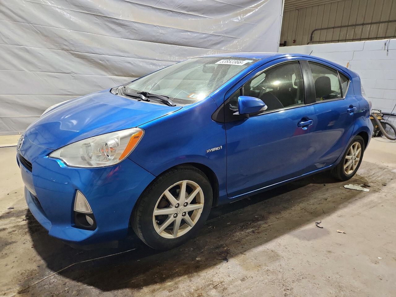 Salvage Toyota Prius Image