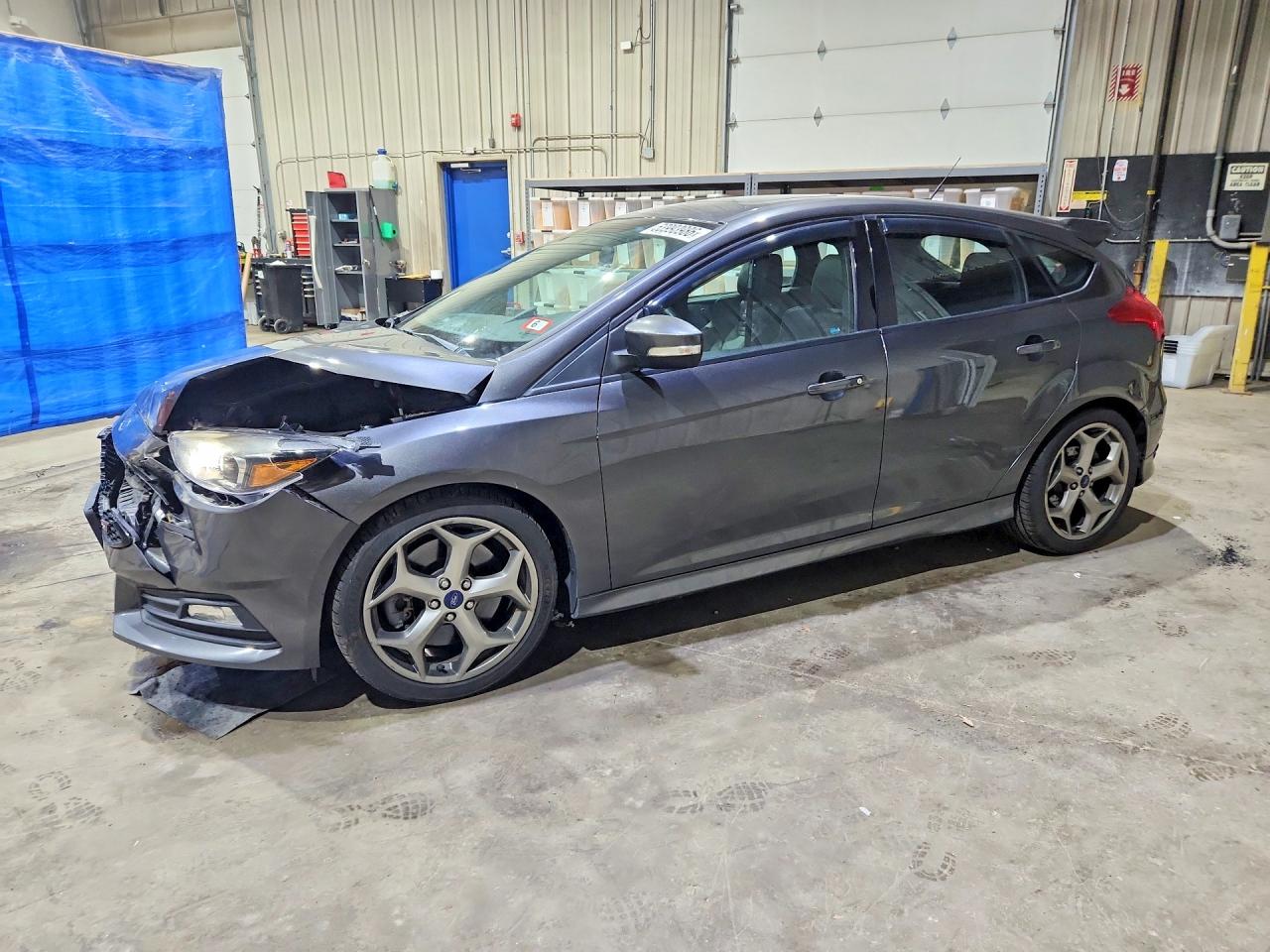 Salvage Ford Focus Image