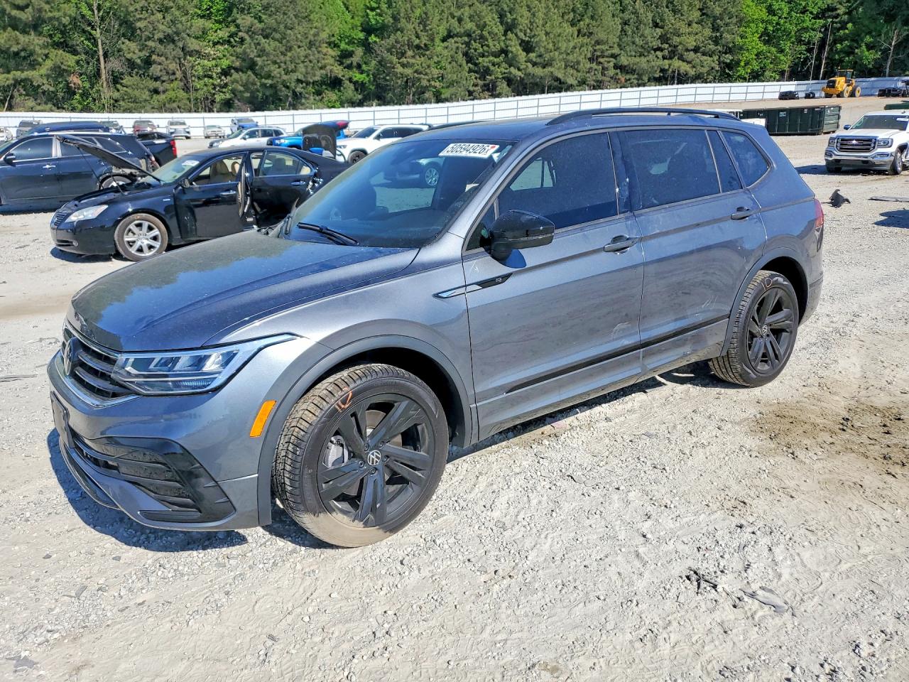 Salvage Volkswagen Tiguan Image