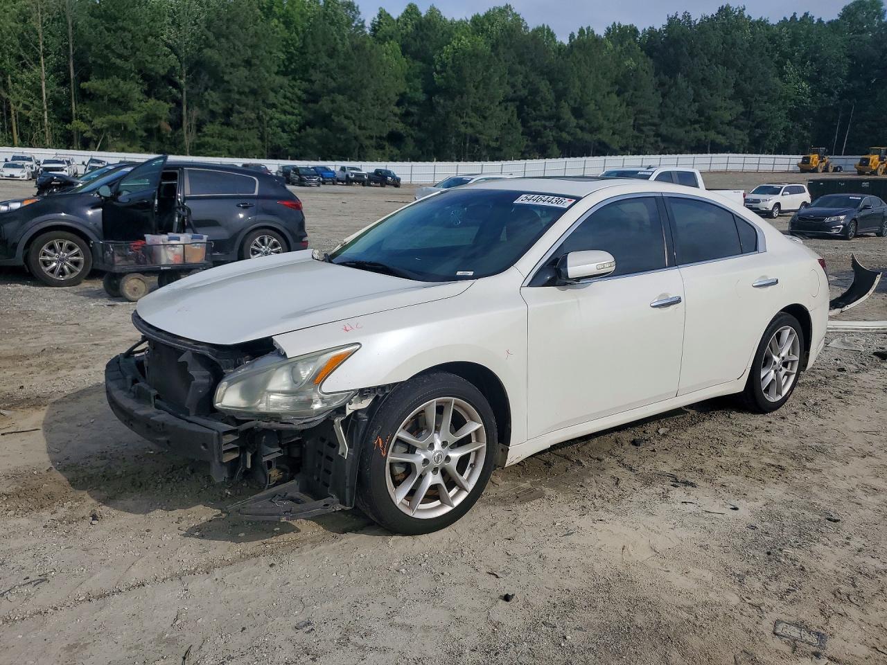 Salvage Nissan Maxima Image