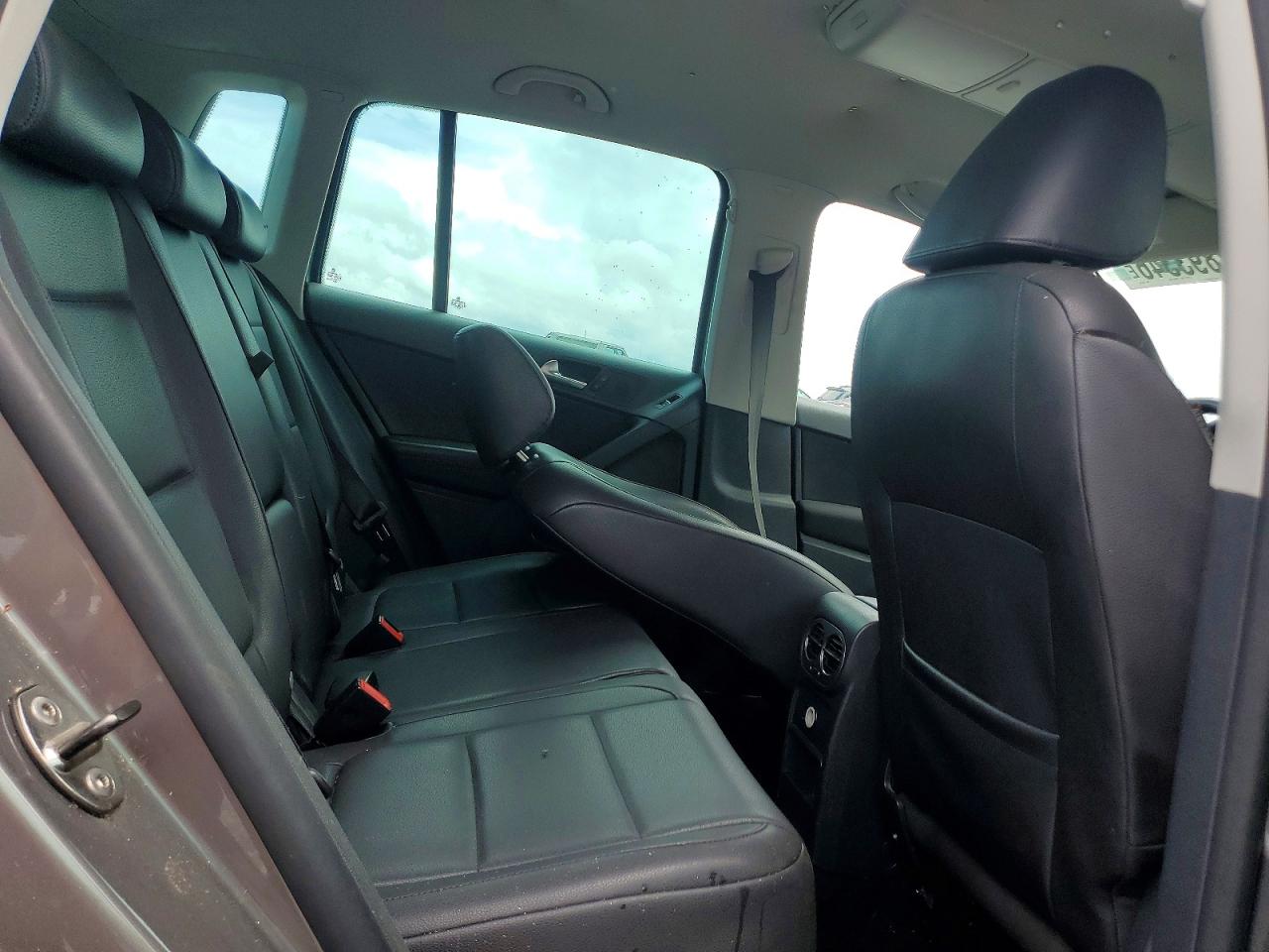 Volkswagen Tiguan S
