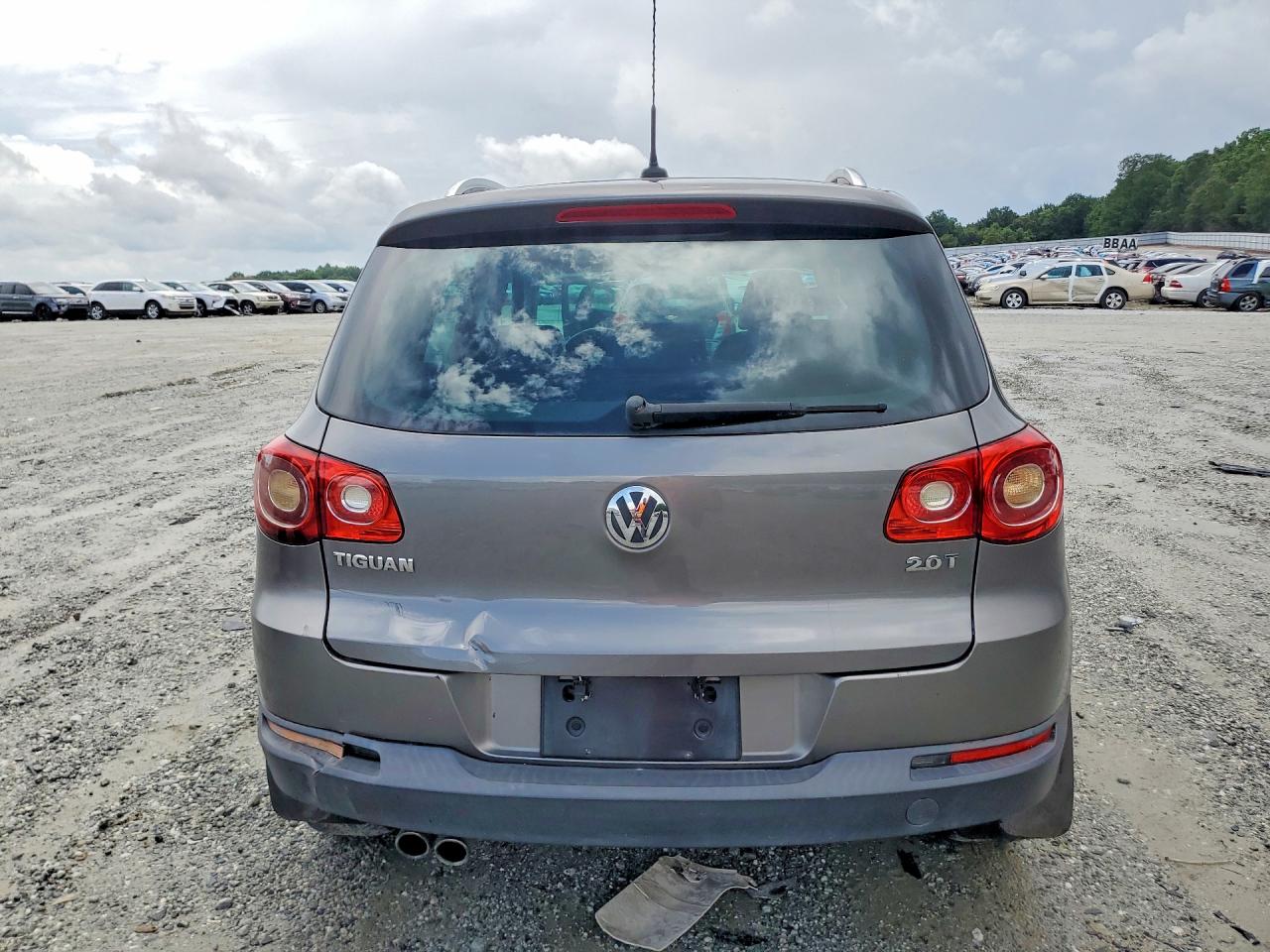 Volkswagen Tiguan S