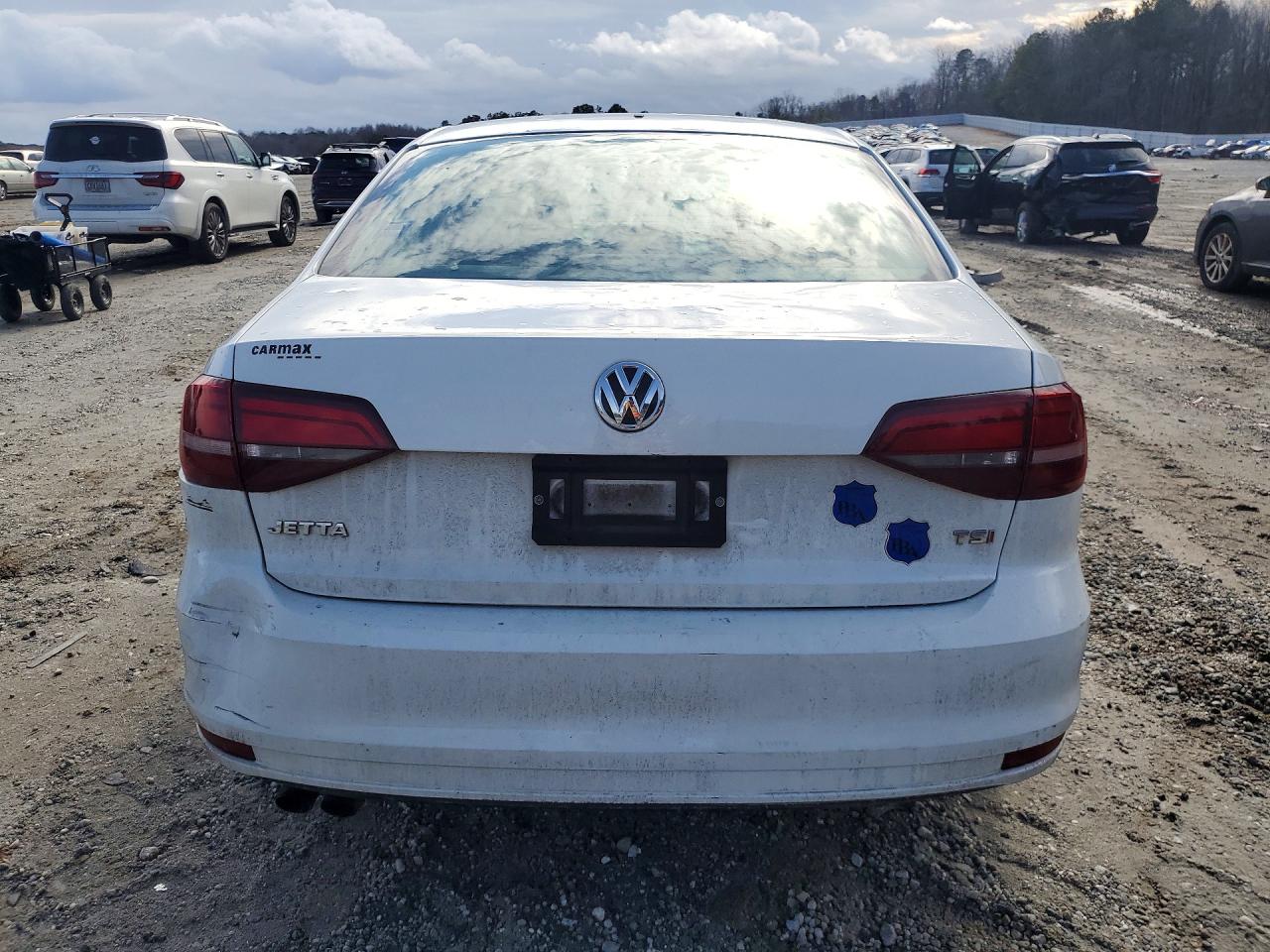 Volkswagen Jetta S