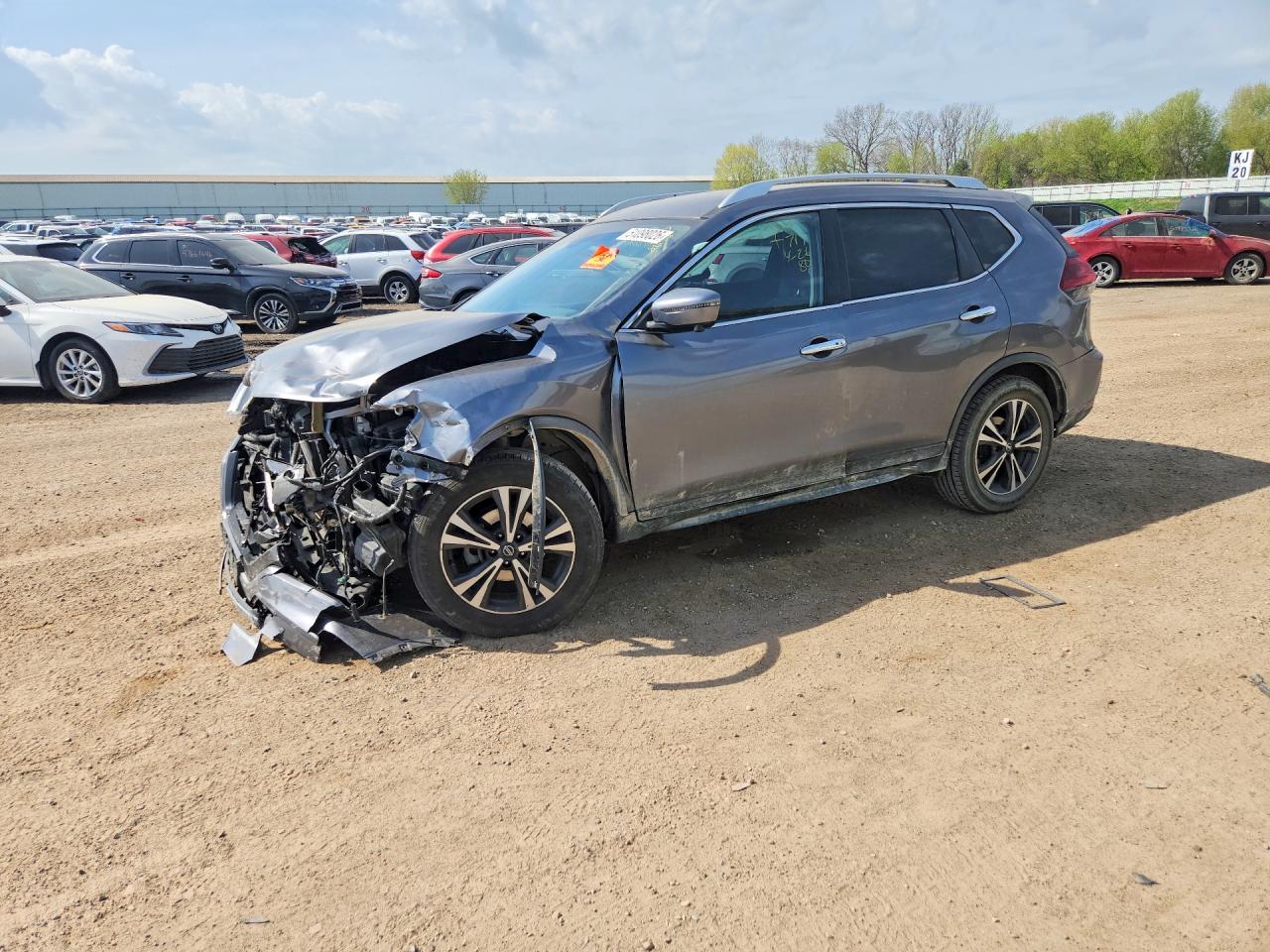 Salvage Nissan Rogue Image