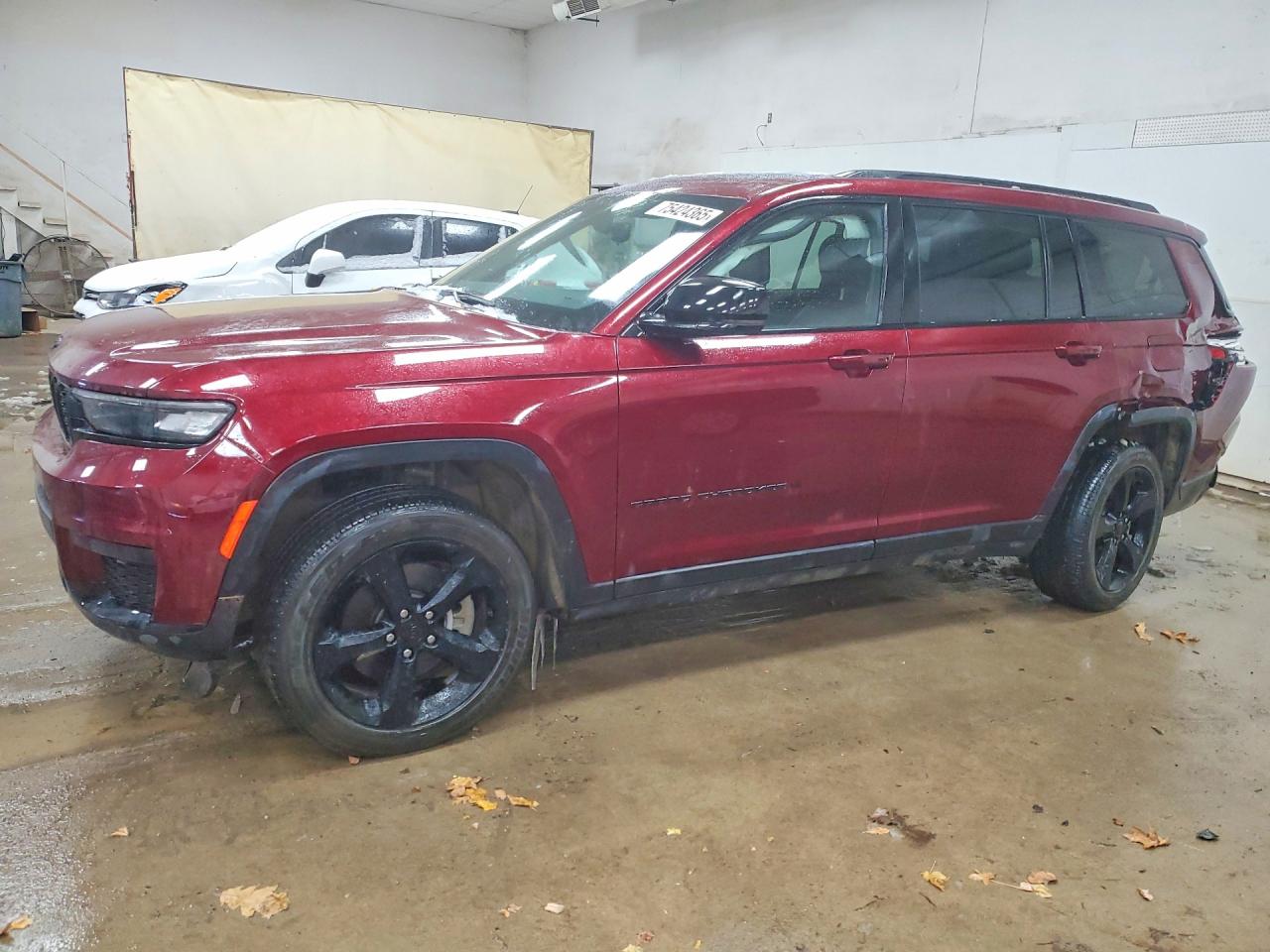 Salvage Jeep Grand Cherokee Image