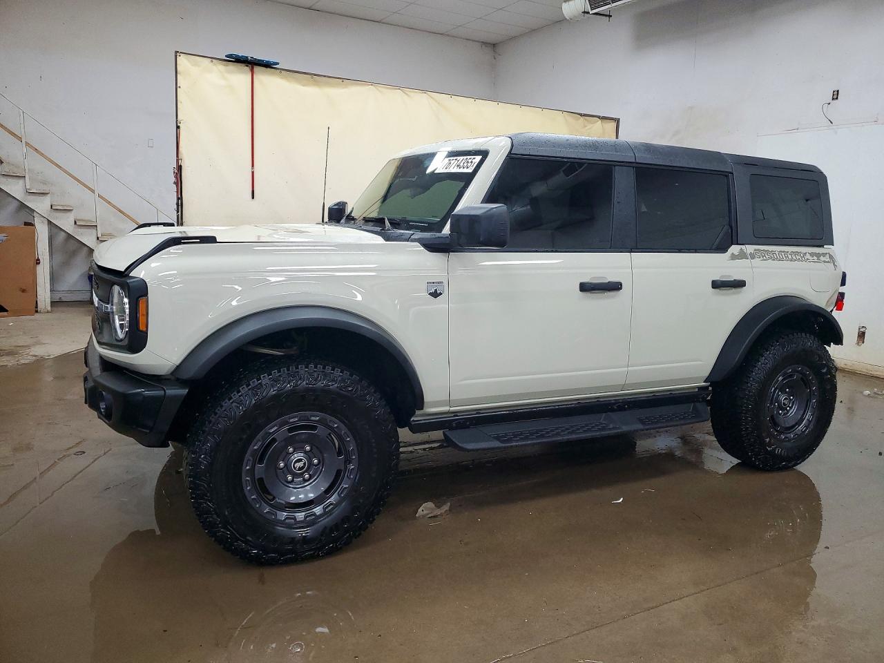 Salvage Ford Bronco Image